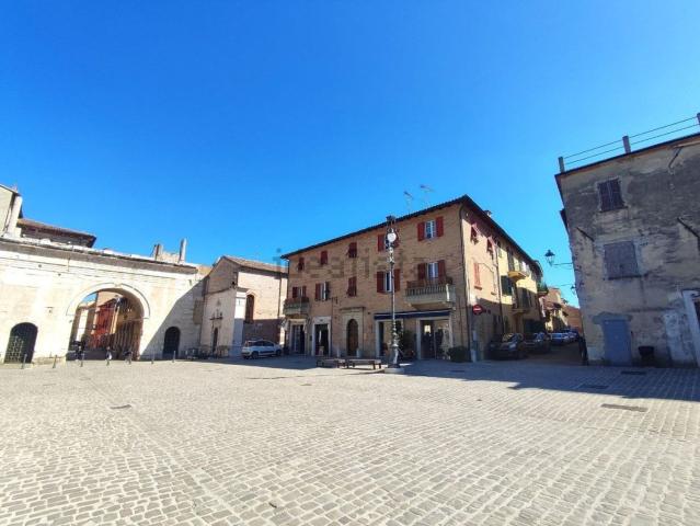 Locale Commerciale in vendita a Centro storico, Marche