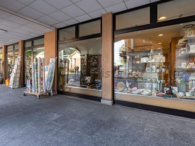 Locale Commerciale in vendita a Perseghét, Vedano Olona