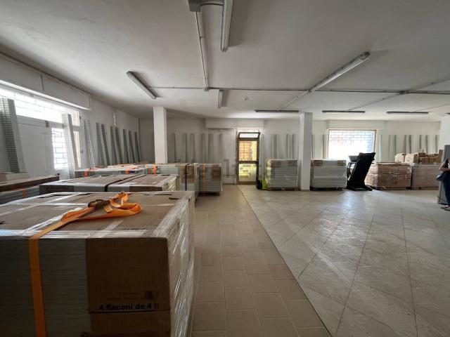 Locale Commerciale in vendita a San Paolo, Vasto