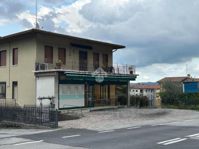 Locale Commerciale in vendita a Cornuda, Treviso