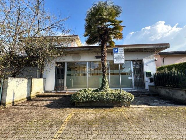 Locale Commerciale in vendita a Piemonte, Alessandria