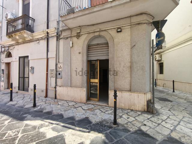 Locale Commerciale in vendita a Centro, Puglia