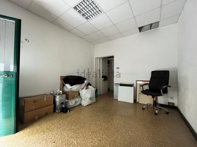 Locale Commerciale in vendita a Medio Ponente, Serra Riccò