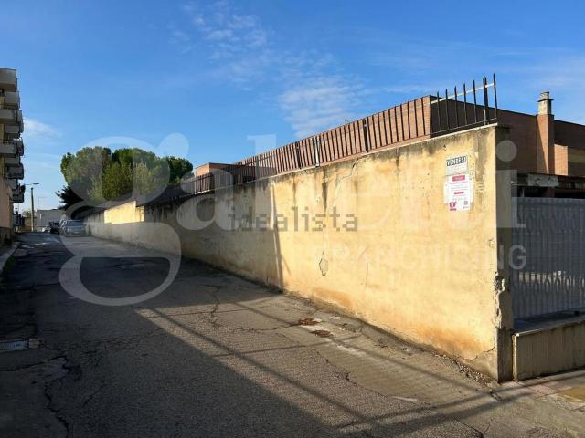 Locale Commerciale in vendita a Puglia, Barletta-andria-trani