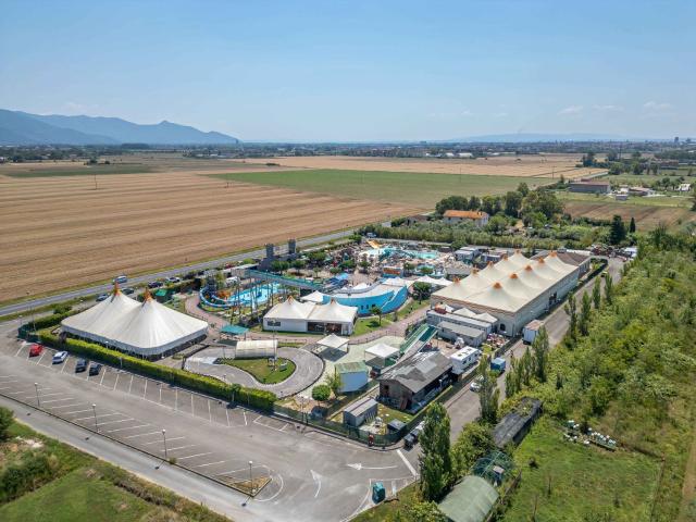 Locale Commerciale in vendita a San Giuliano Terme, Toscana