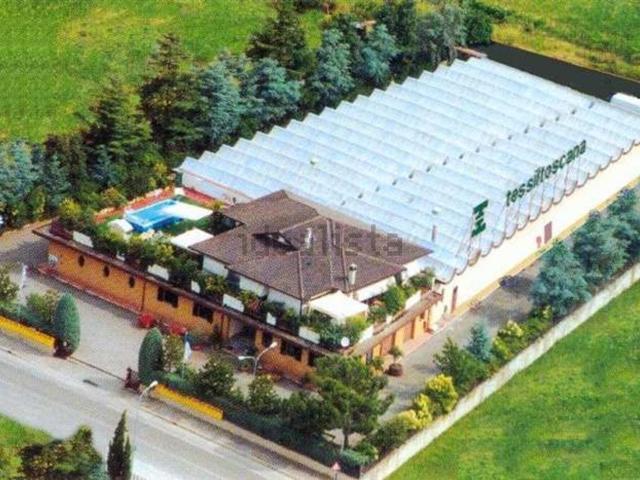 Locale Commerciale in vendita a Foiano Della Chiana, Toscana