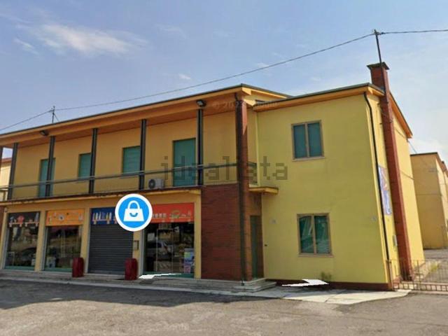Locale Commerciale in vendita a Sanguinetto, Veneto