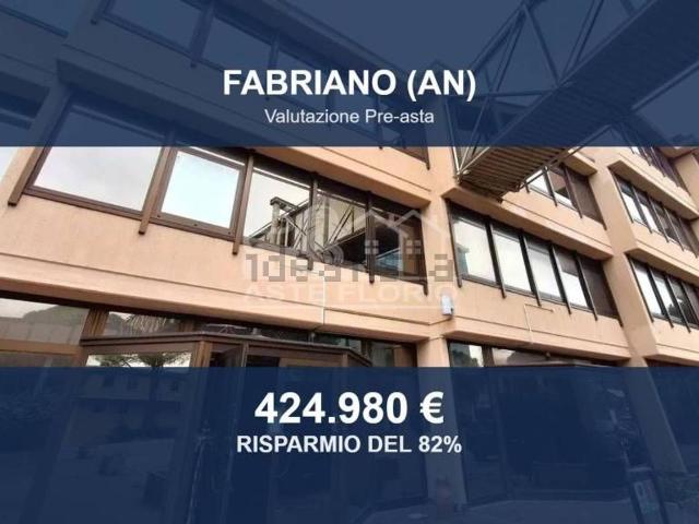 Locale Commerciale in vendita a Santa Maria, Marche