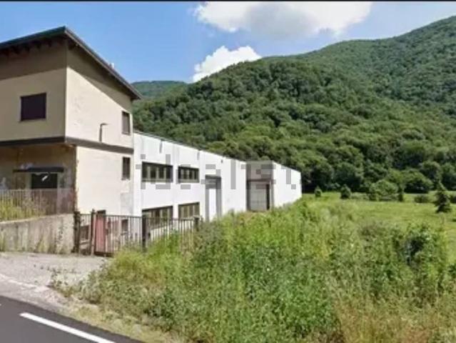 Locale Commerciale in vendita a Visino, Valbrona