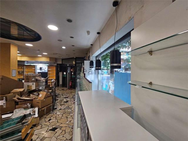 Locale Commerciale in vendita a Crocetta-San Lazzaro-Modena Est, Modena