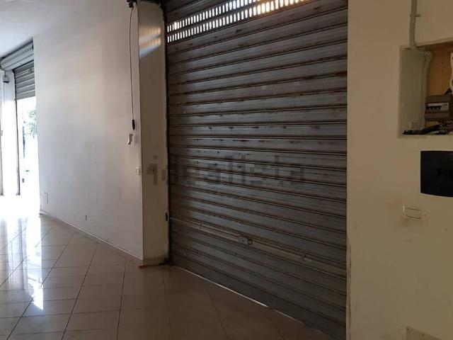 Locale Commerciale in vendita a Puglia, Bari