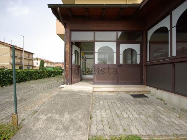 Locale Commerciale in vendita a San Giustino, Umbria