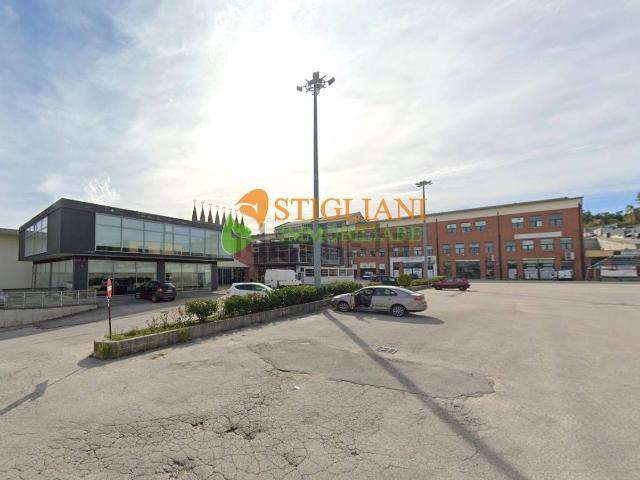 Locale Commerciale in vendita a Campobasso, Molise