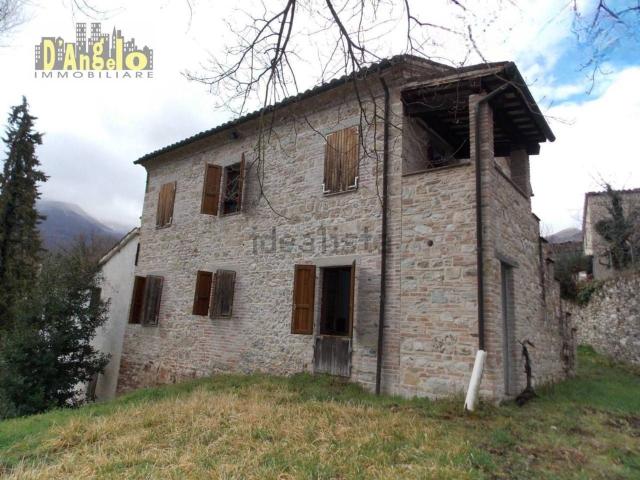 Locale Commerciale in vendita a Morelli, Marche