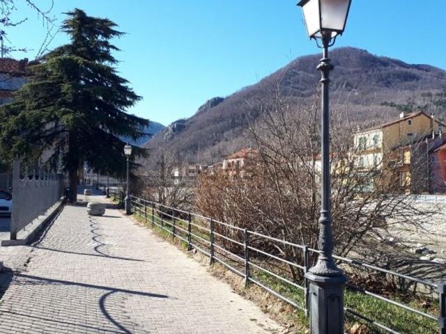 Locale Commerciale in vendita a Piemonte, Cuneo