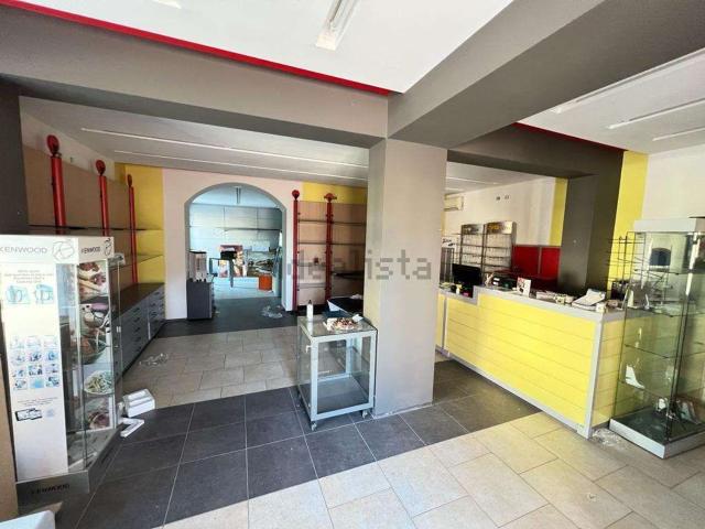 Locale Commerciale in vendita a Spoleto, Umbria