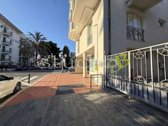 Locale Commerciale in vendita a Bordighera, Liguria