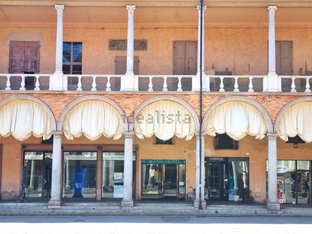 Locale Commerciale in vendita a Unione della Romagna Faentina, Faenza