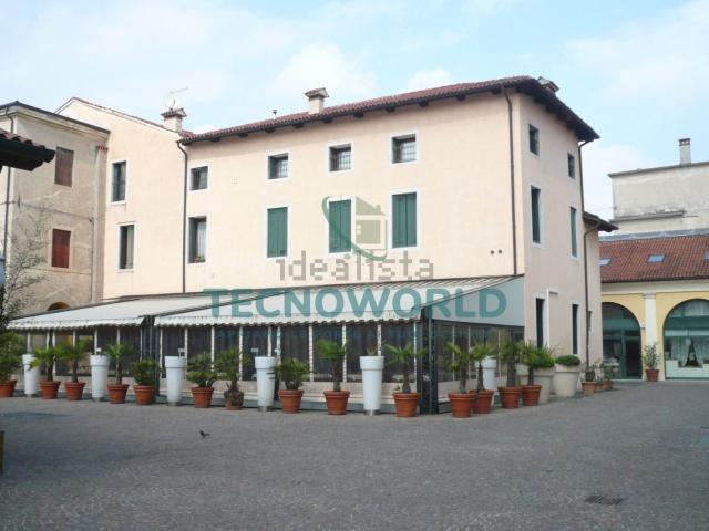 Locale Commerciale in vendita a Centro, Thiene