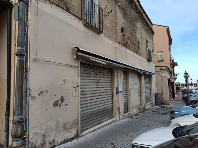 Locale Commerciale in vendita a Civitanova-Sacca, Lanciano