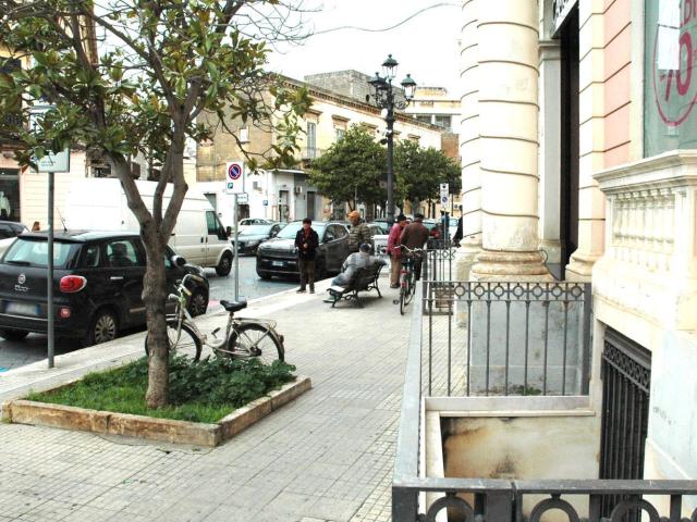 Locale Commerciale in vendita a Puglia, Taranto