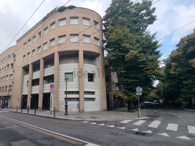 Locale Commerciale in vendita a Oltretorrente, Parma