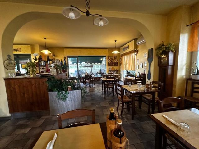 Locale Commerciale in vendita a Peveranza, Cairate