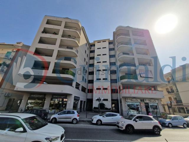 Locale Commerciale in vendita a II Circoscrizione, Messina