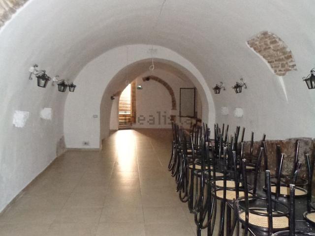 Locale Commerciale in vendita a Puglia, Bari