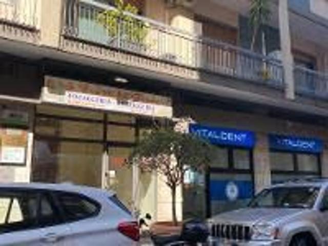 Locale Commerciale in vendita a Municipio 1, Puglia