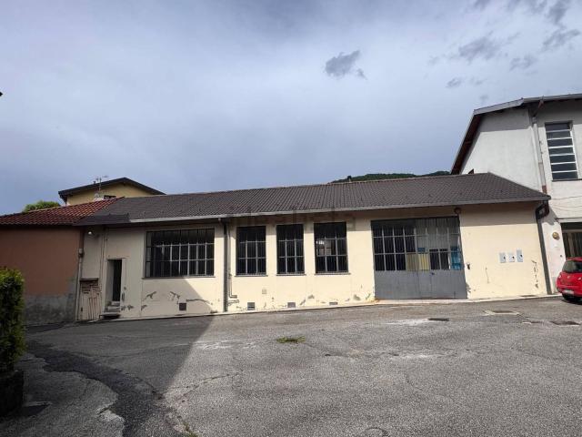 Locale Commerciale in vendita a Caravaggio, Canzo