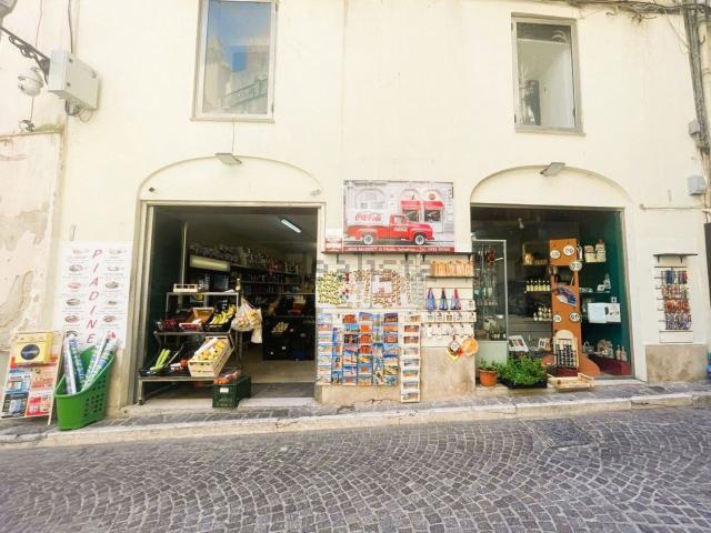 Locale Commerciale in vendita a Sottogas, Agrigento