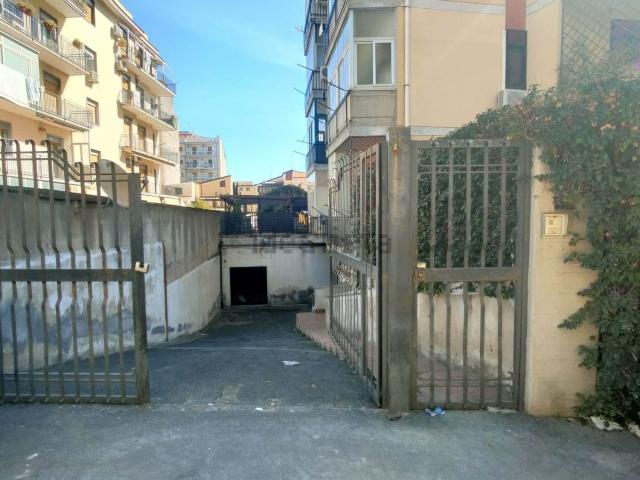 Locale Commerciale in vendita a Monte Po-Nesima-San Leone-Rapisardi, Catania