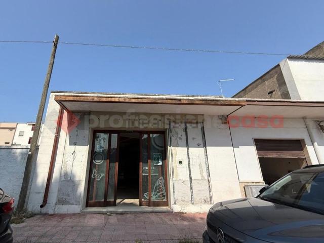 Locale Commerciale in vendita a Puglia, Taranto
