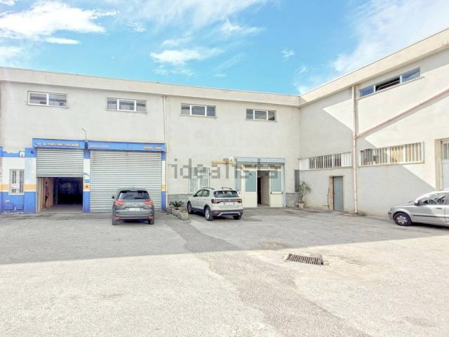 Locale Commerciale in vendita a Cicciano, Campania