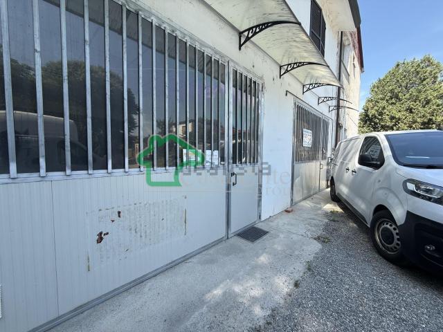 Locale Commerciale in vendita a Revellino, Lodi