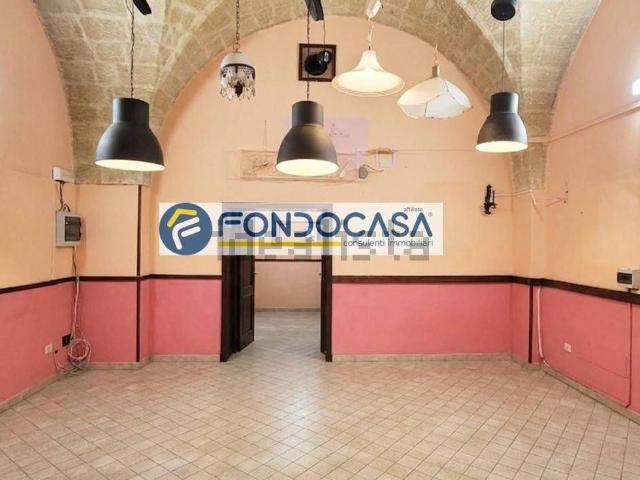 Locale Commerciale in vendita a Centro, Puglia