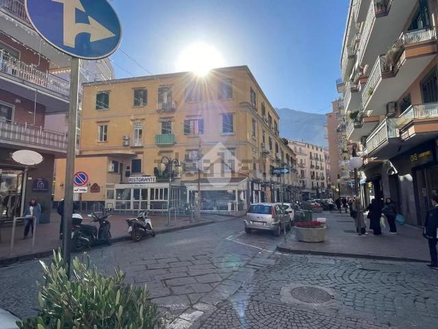 Locale Commerciale in vendita a Castellammare Di Stabia, Campania