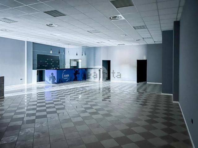 Locale Commerciale in vendita a Montirone, Lombardia