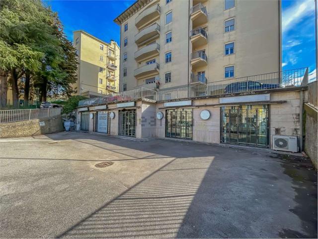 Locale Commerciale in vendita a Cenerente, Umbria