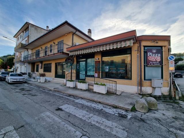 Locale Commerciale in vendita a Marche, Fermo
