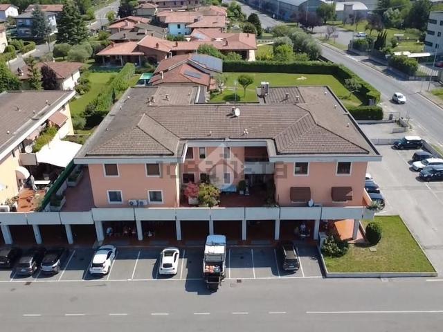 Locale Commerciale in vendita a Botticino Sera, Botticino