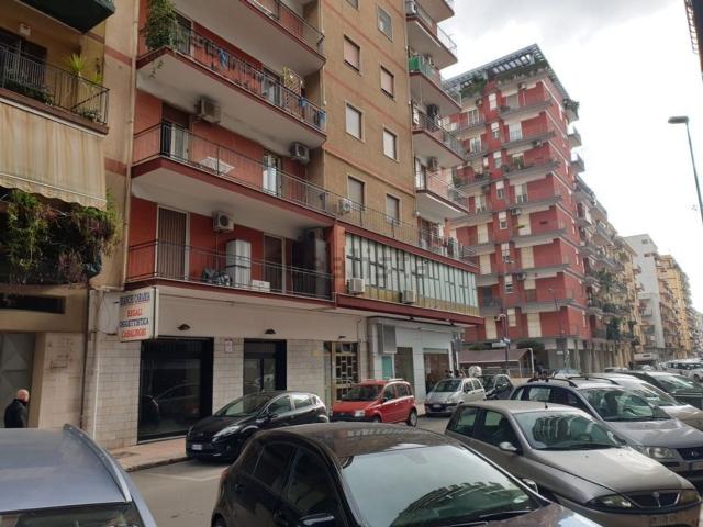 Locale Commerciale in vendita a Puglia, Taranto