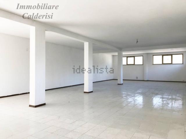 Locale Commerciale in vendita a Stella, Marche