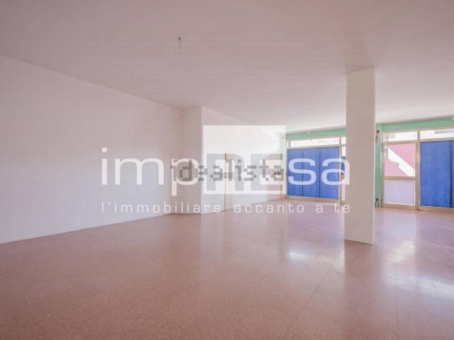 Locale Commerciale in vendita a Paese, Veneto