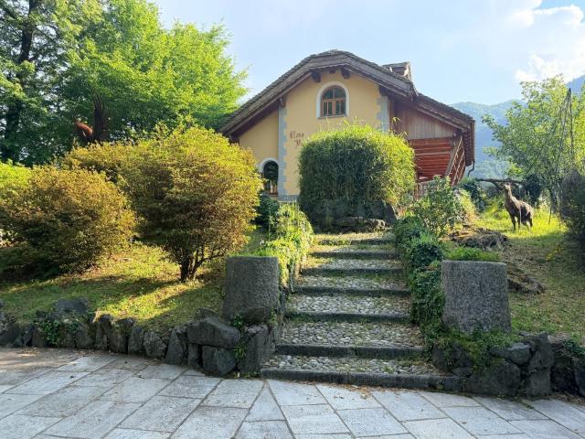 Locale Commerciale in vendita a Cellio con Breia, Piemonte