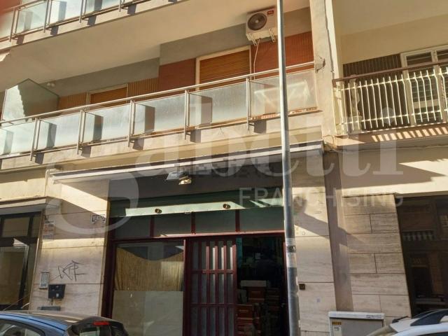 Locale Commerciale in vendita a Picone, Bari