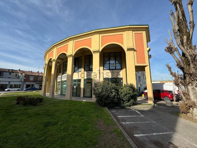 Locale Commerciale in vendita a Lugo, Ravenna