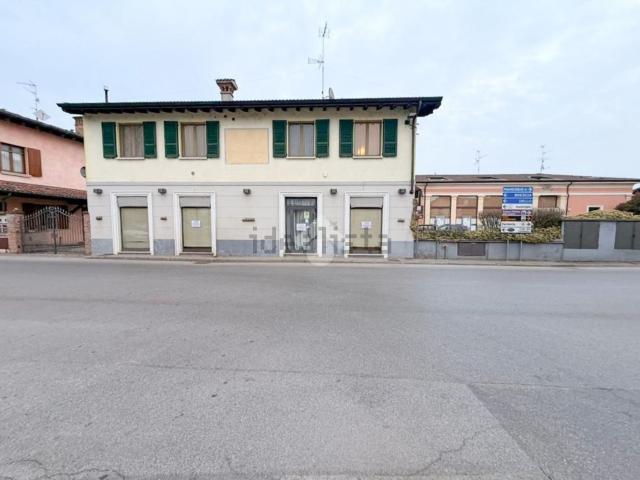 Locale Commerciale in vendita a Offlaga, Lombardia