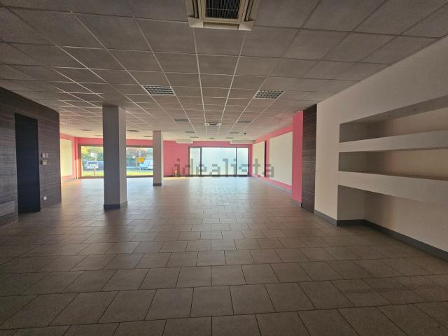 Locale Commerciale in vendita a Valbrembo, Lombardia